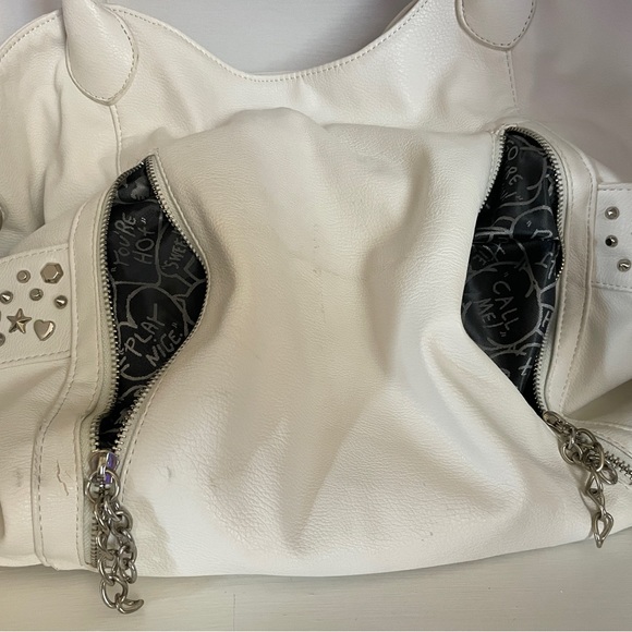 Betsy Johnson Large hand bag. Color: White - Picture 9 of 16